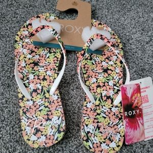 NWT! Roxy Flips - 8